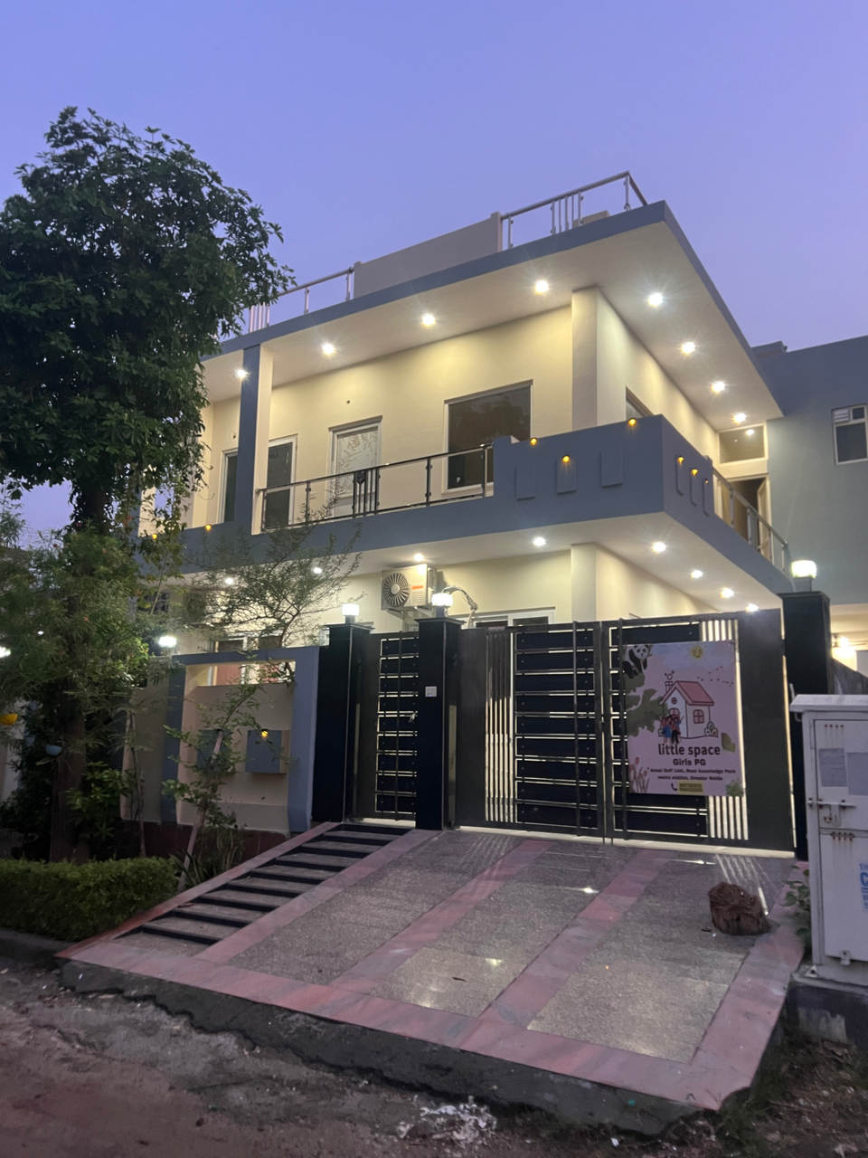 Little space Girls PG room in Greater Noida