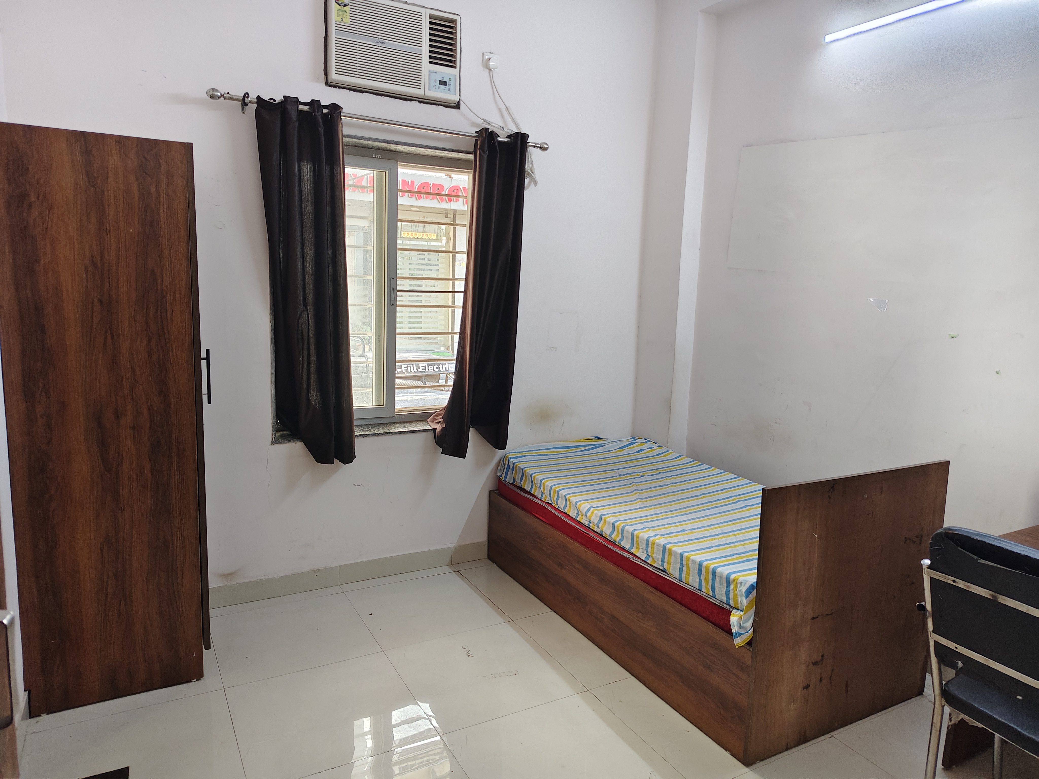 Saraswati boys hostel & PG