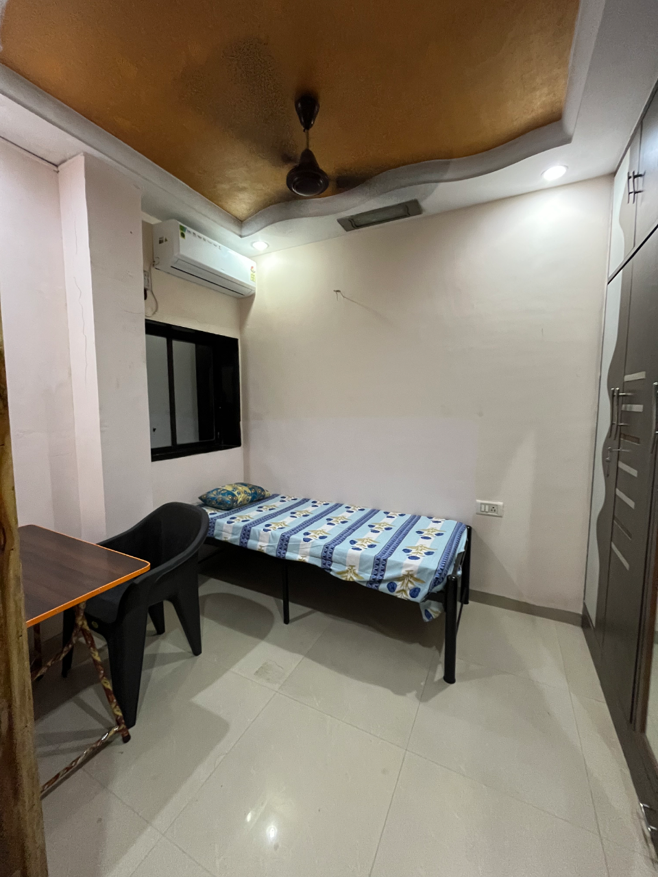 Xenia paying guest 1 room in Navi Mumbai